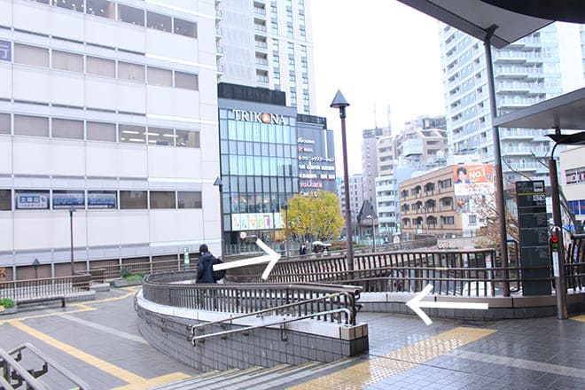 三鷹駅南口を出て右方向へ進む道順